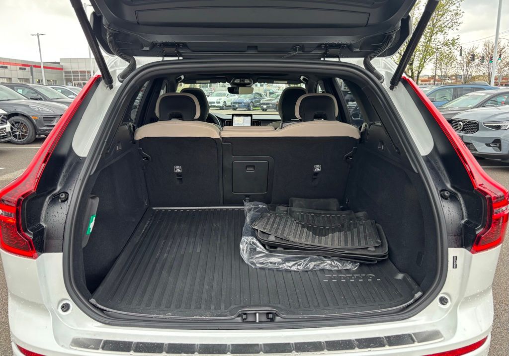 2026 Volvo XC60 Plus - Photo 26