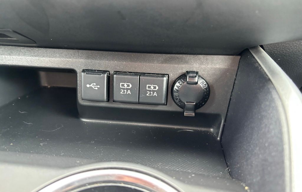 2021 Toyota Highlander LE - Photo 10