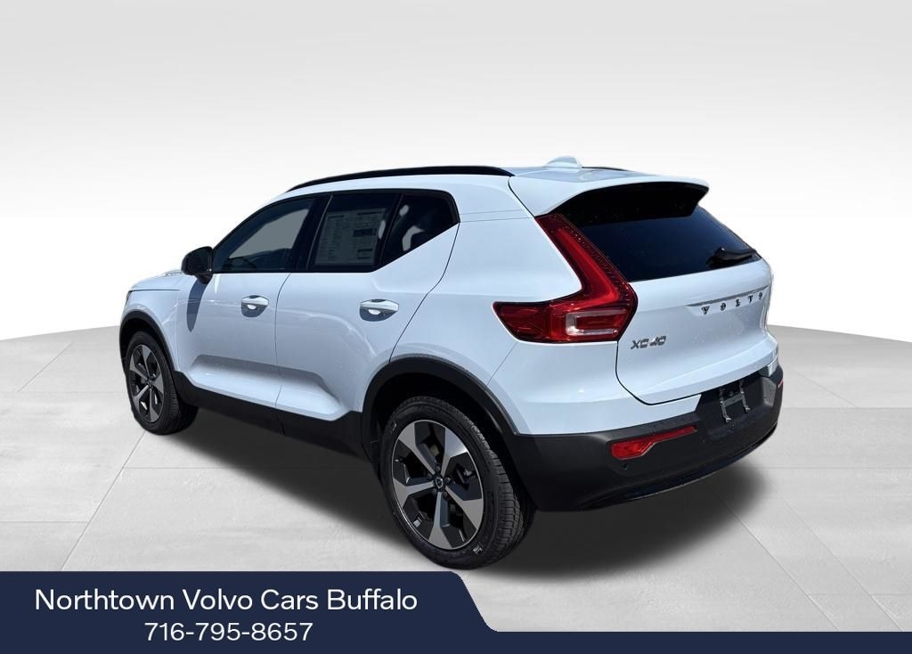 New 2026 Volvo XC40 B5 Core SUV