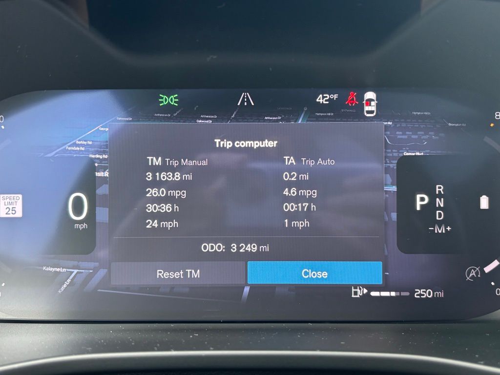 2026 Volvo XC40 Plus - Photo 8