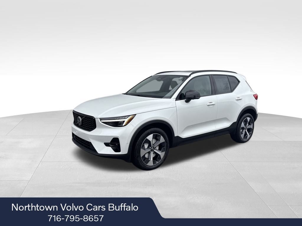 2026 Volvo XC40 Plus's photo
