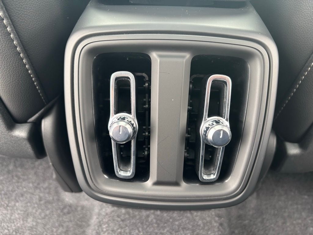 2026 Volvo XC40 Plus - Photo 23