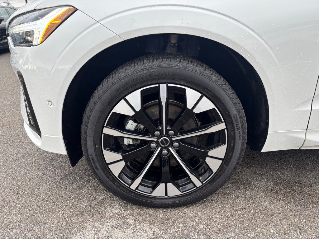 2026 Volvo XC60 Plus - Photo 32
