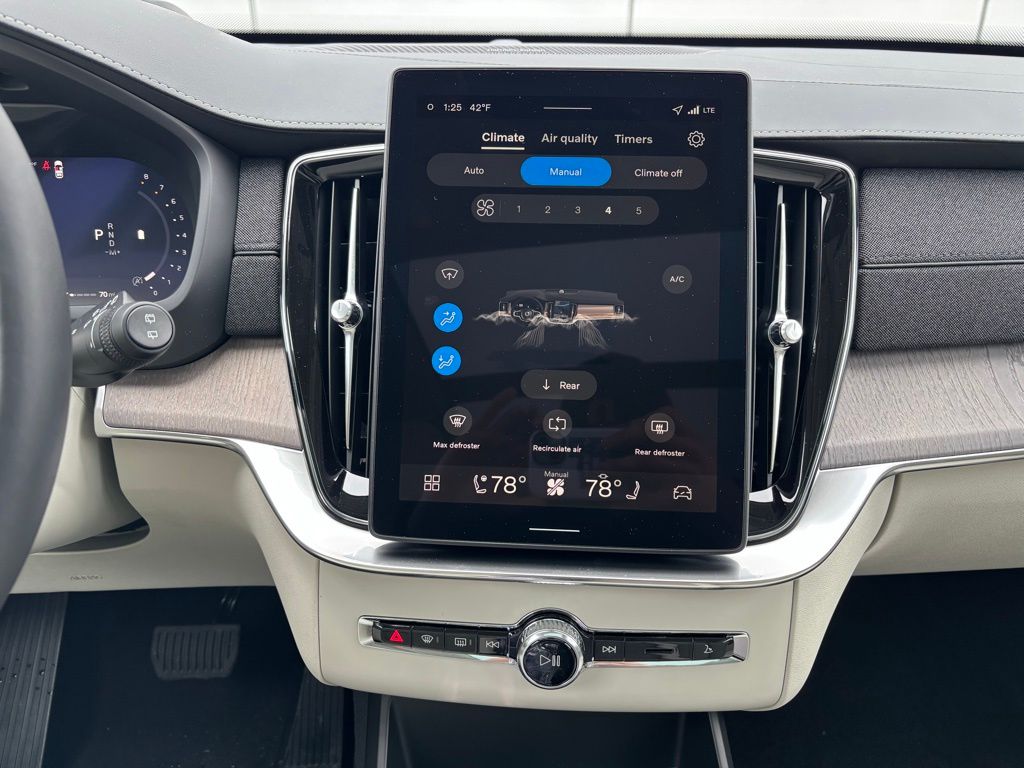 2026 Volvo XC90 Ultra - Photo 14