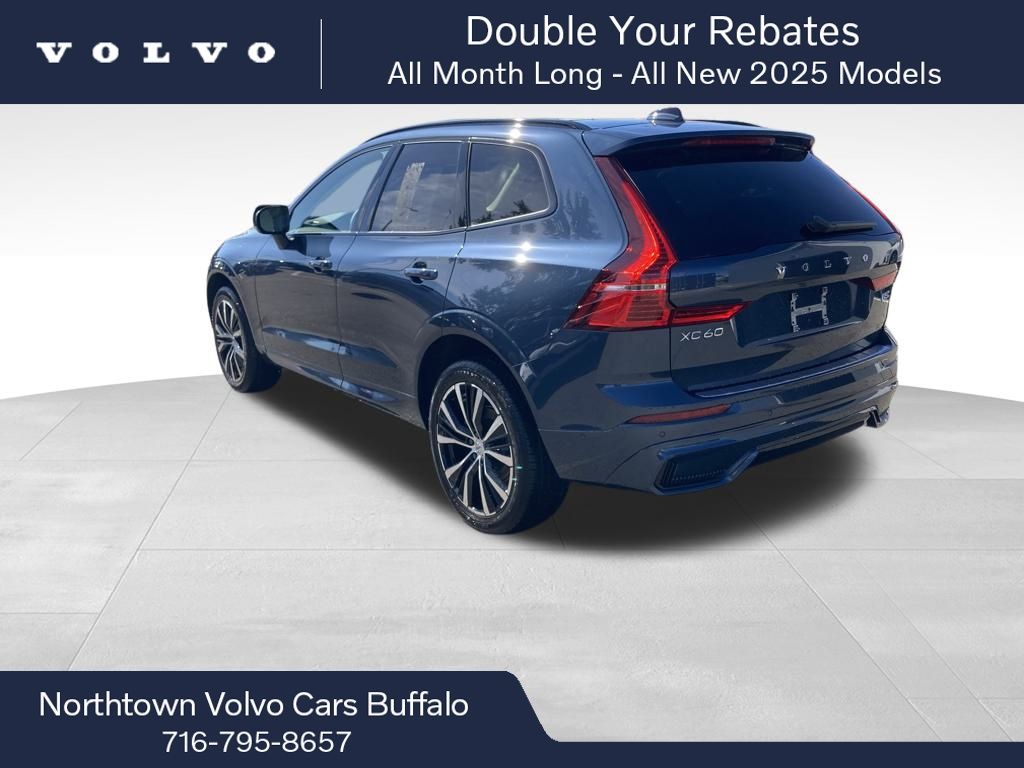 2025 Volvo XC60 B5 Plus photo 3
