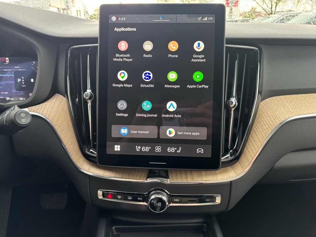 2026 Volvo XC60 Plus - Photo 10