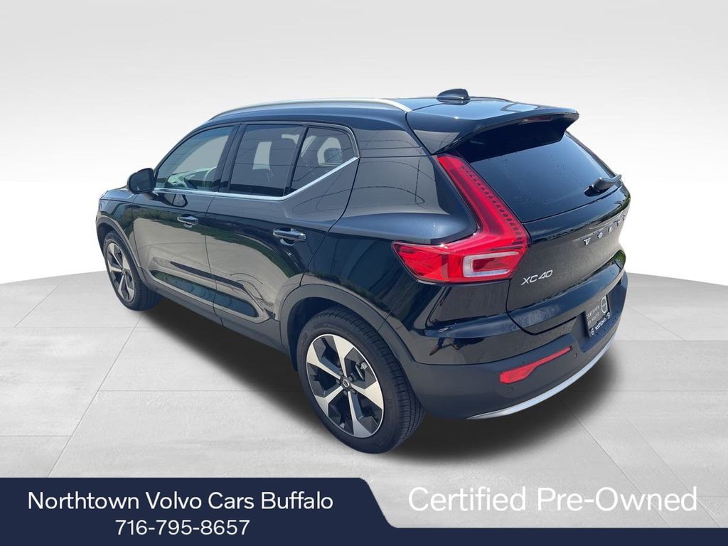 2025 Volvo XC40 Core photo 3