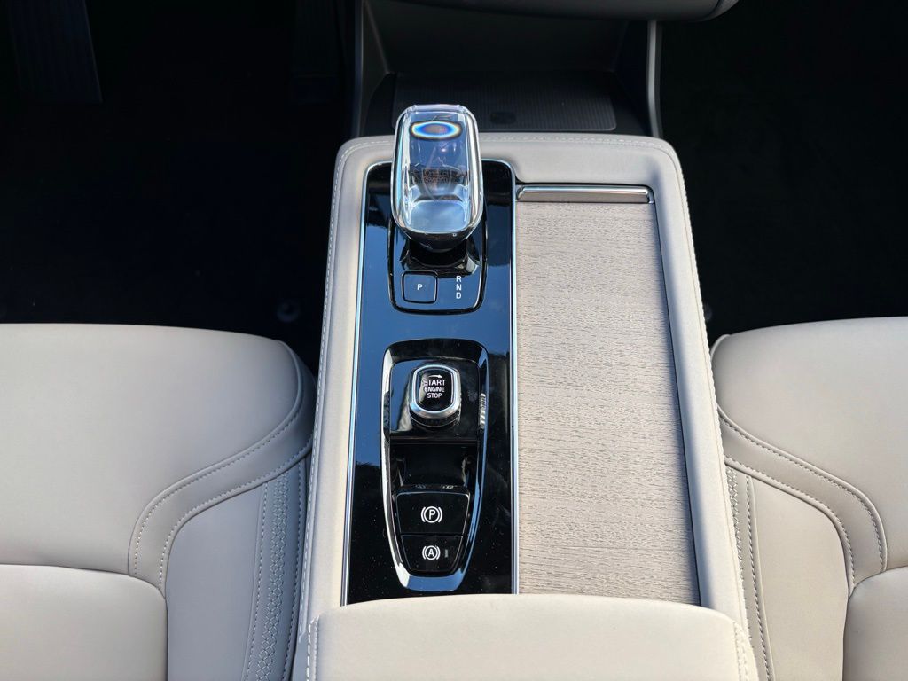 2026 Volvo XC90 Plus - Photo 13