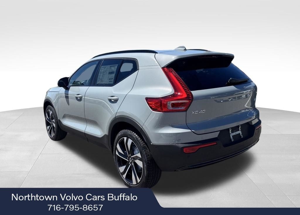 New 2026 Volvo XC40 B5 Plus SUV