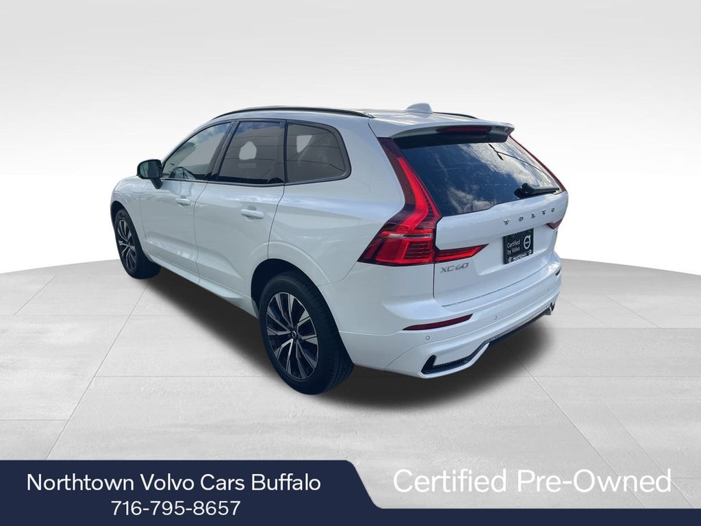 2025 Volvo XC60 B5 Core photo 3