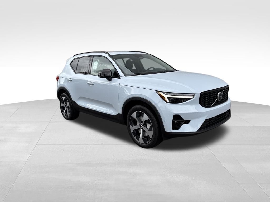 2026 Volvo XC40 Plus - Photo 7