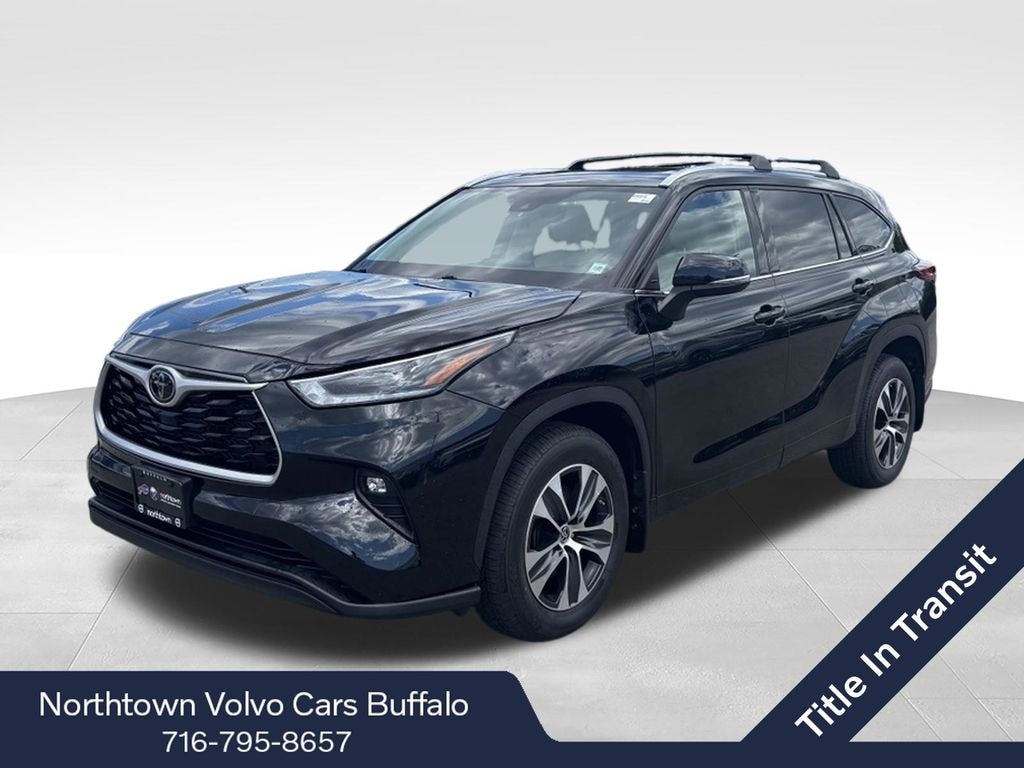 Used 2021 Toyota Highlander XLE SUV