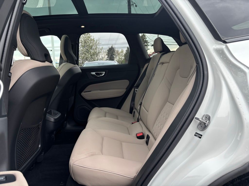 2026 Volvo XC60 Plus - Photo 21