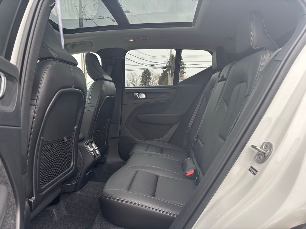 2026 Volvo XC40 Plus - Photo 20