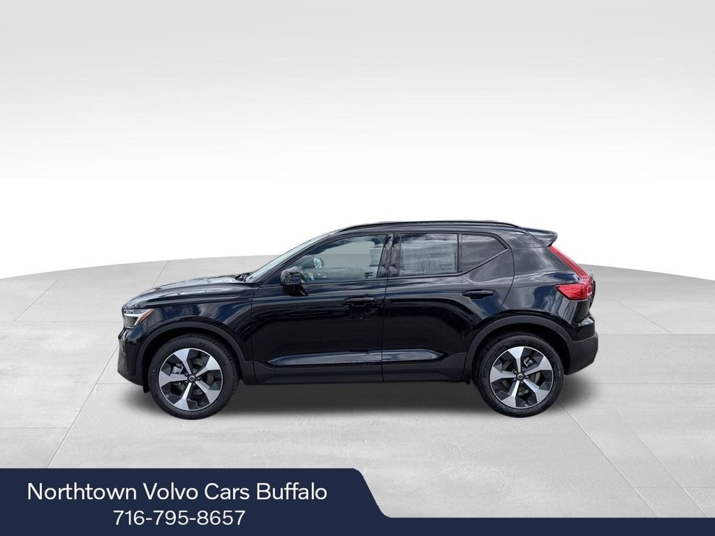 New 2026 Volvo XC40 B5 Core SUV