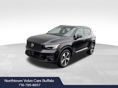 2026 Volvo XC40 B5 Core SUV
