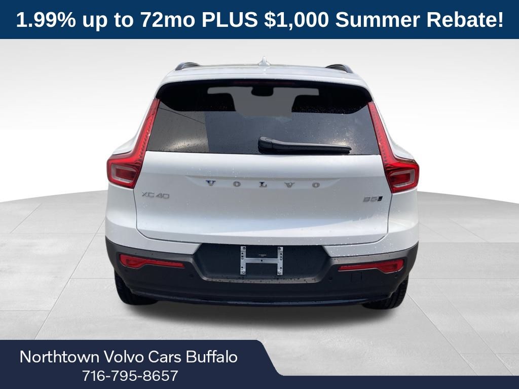 2026 Volvo XC40 Plus photo 4