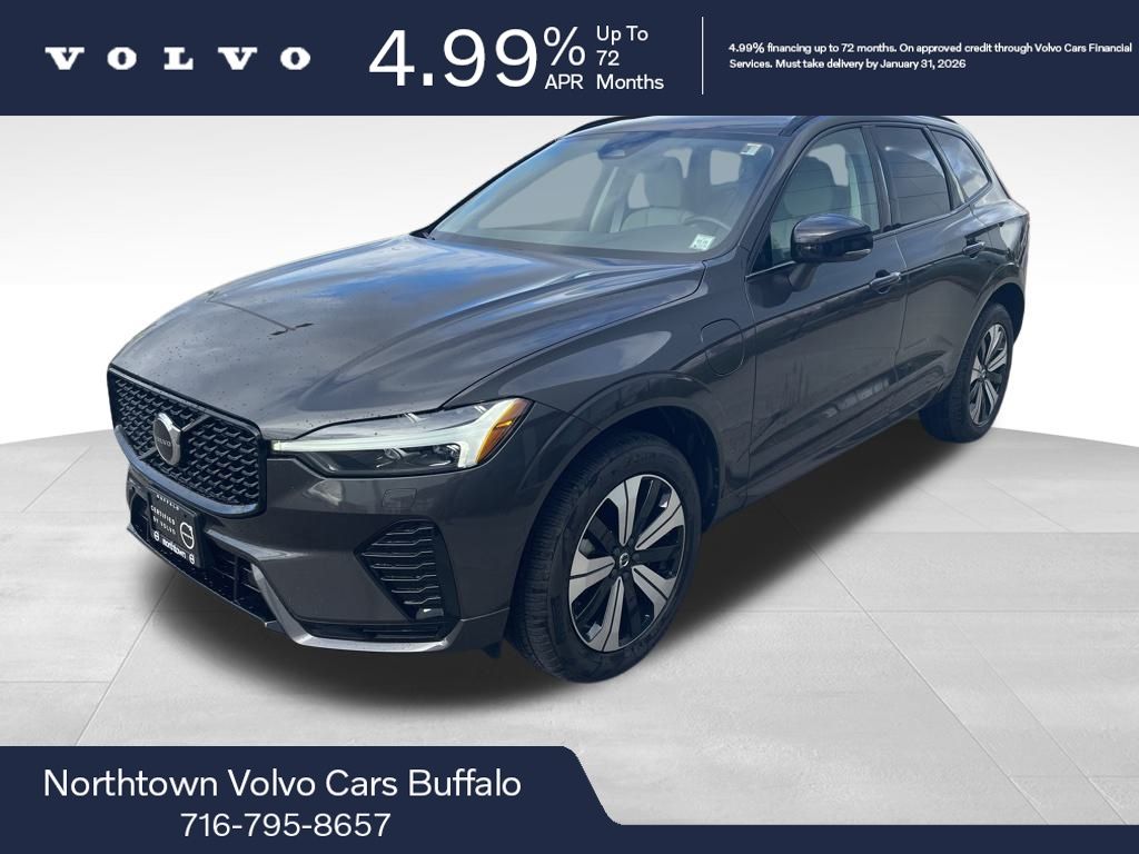 2025 Volvo XC60 Core's photo