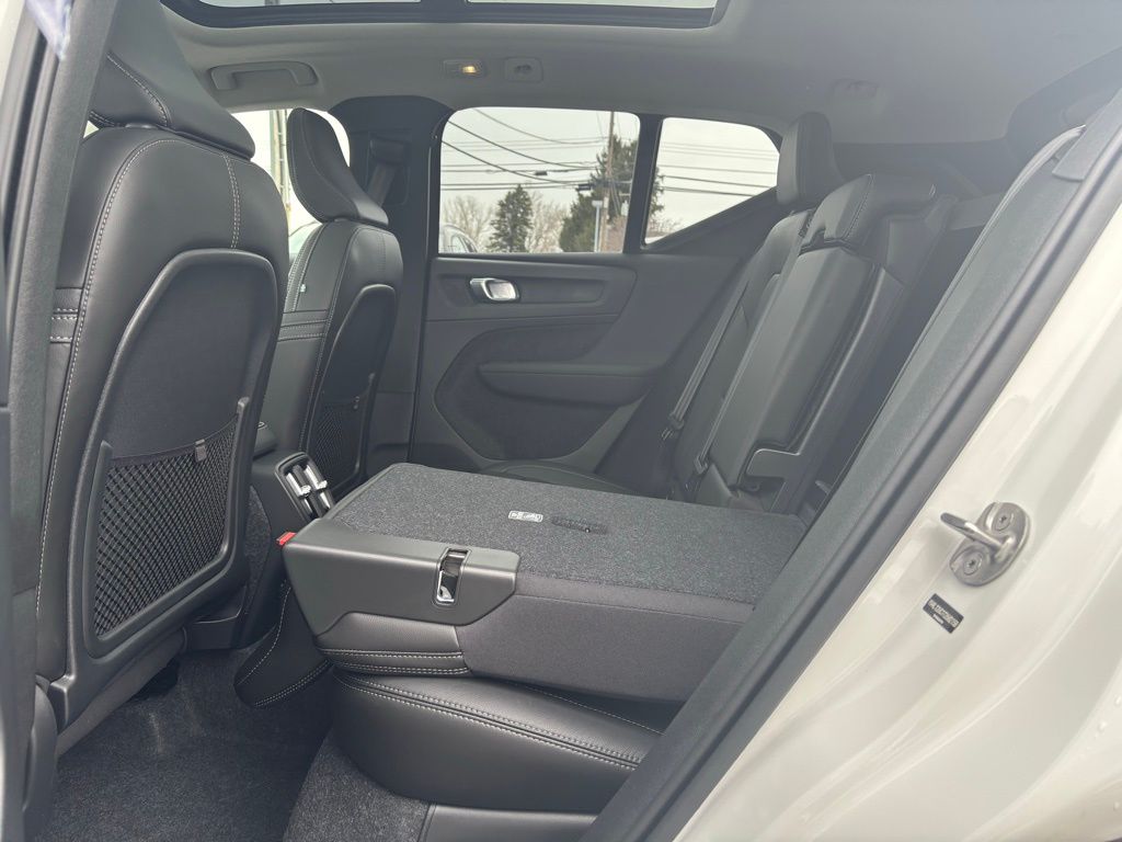 2026 Volvo XC40 Plus - Photo 21