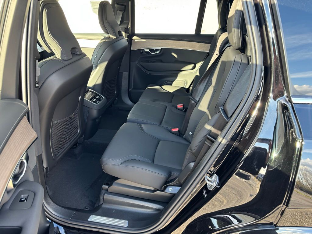 2026 Volvo XC90 Plus - Photo 16