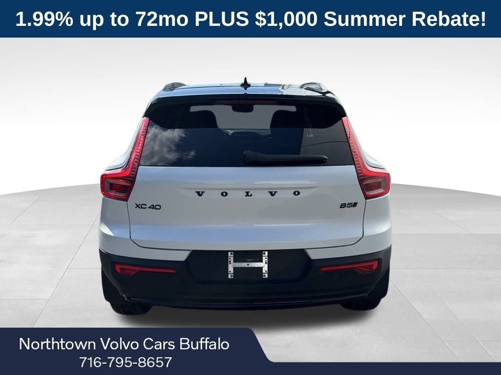 2026 Volvo XC40 photo 3