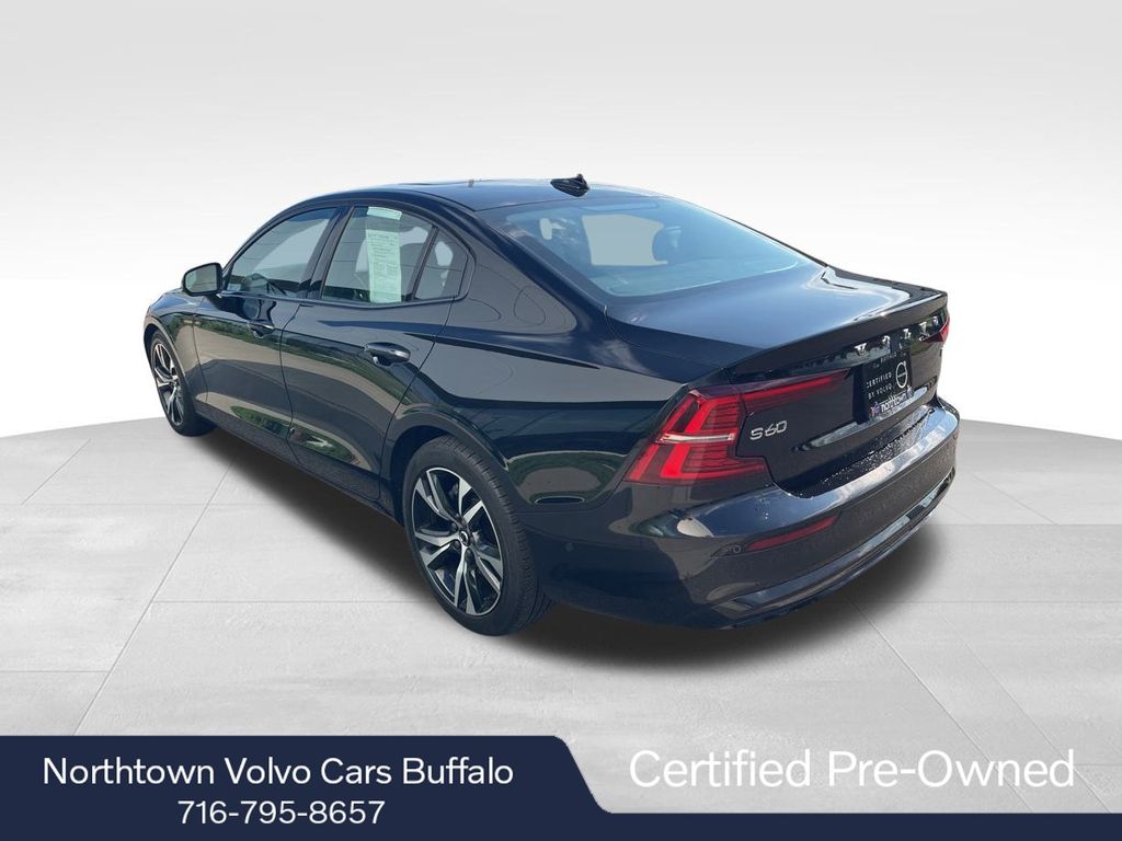 2024 Volvo S60 B5 Plus photo 3