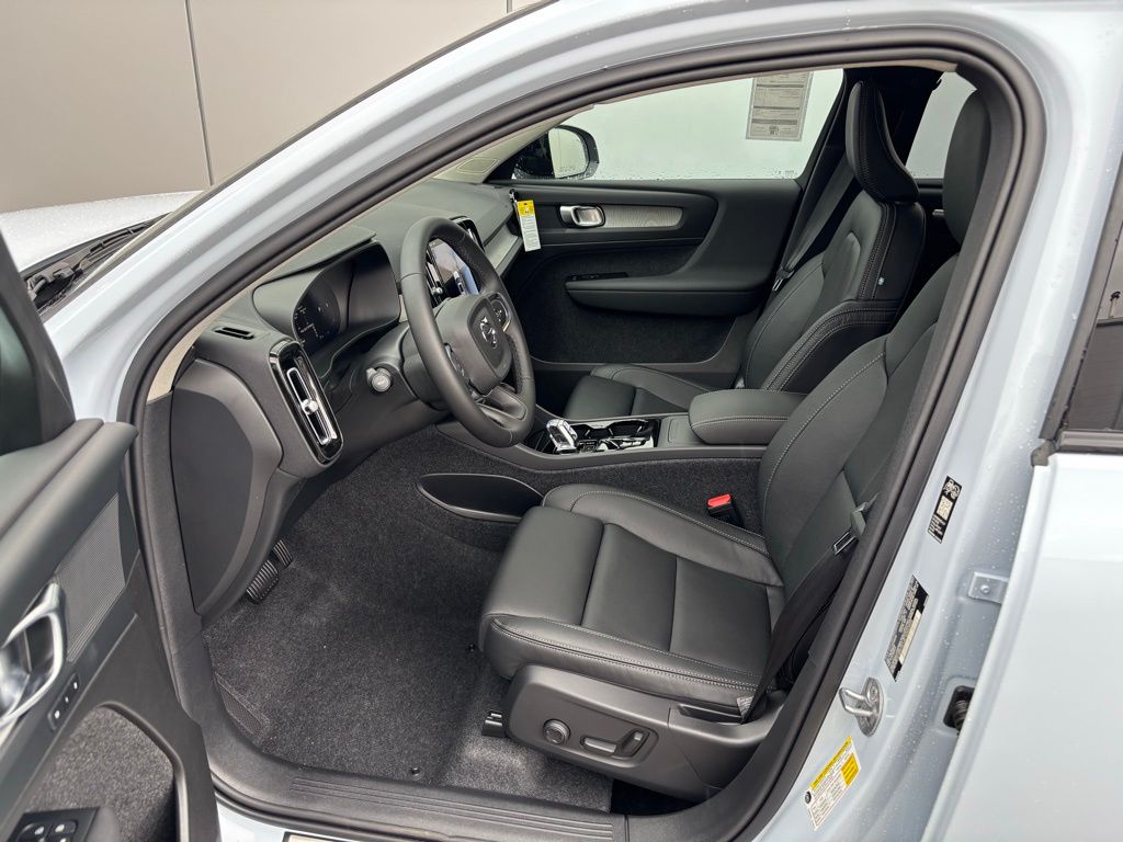 2026 Volvo XC40 Plus - Photo 15