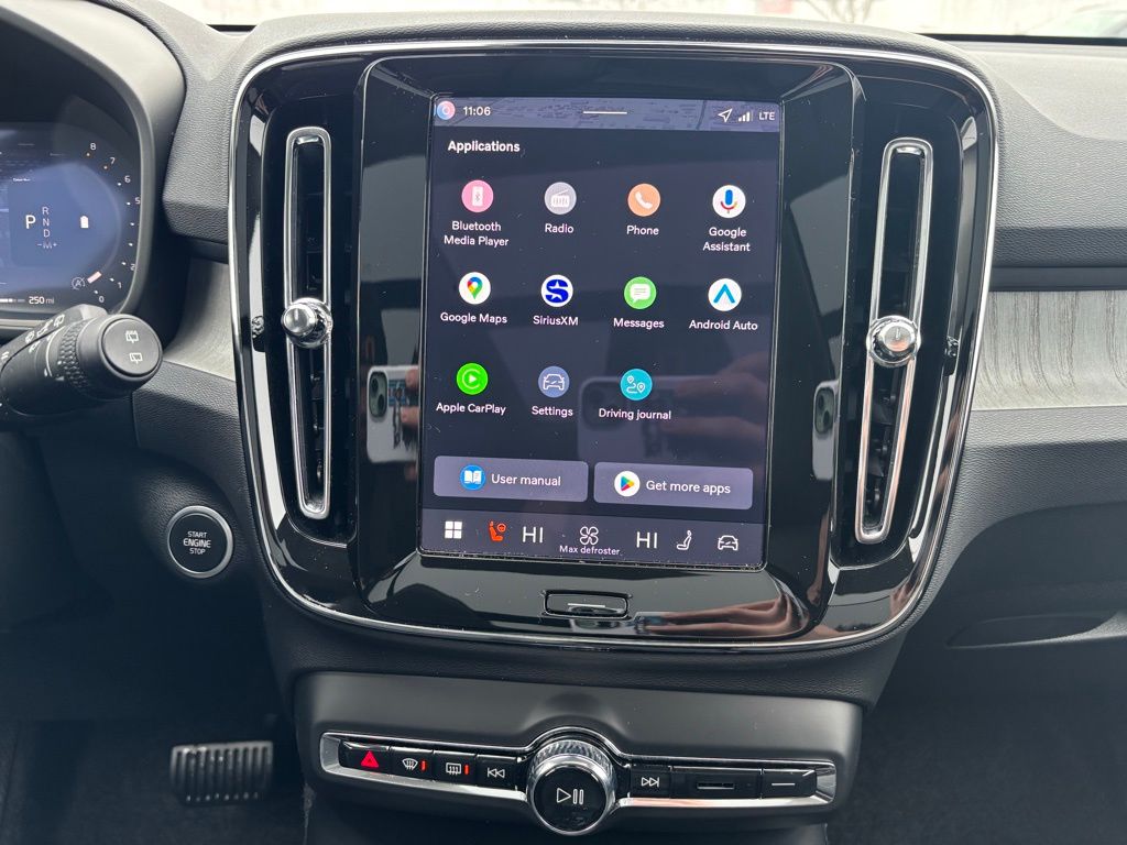 2026 Volvo XC40 Plus - Photo 11