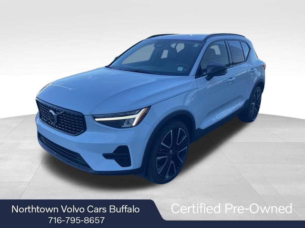 2024 Volvo XC40 Core's photo