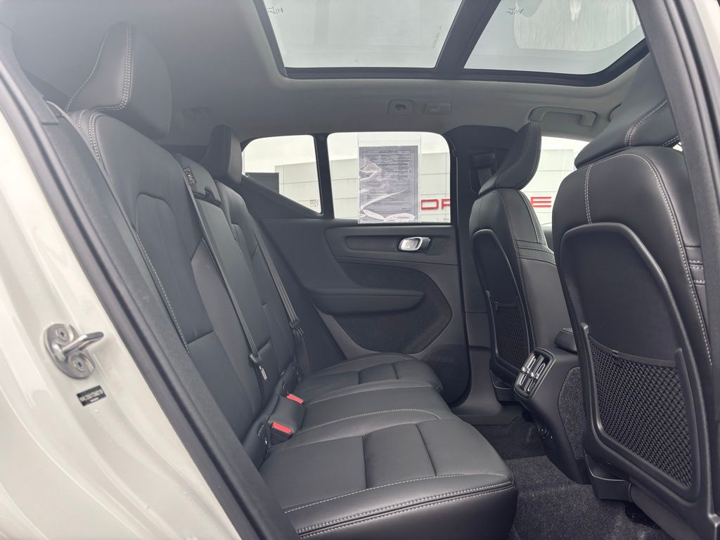2026 Volvo XC40 Plus - Photo 24