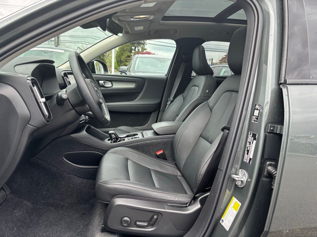 2026 Volvo XC40 Core - Photo 17