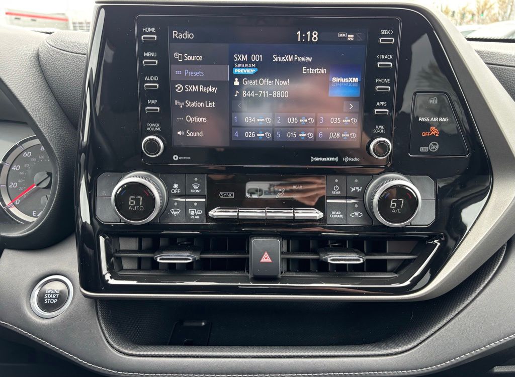 2021 Toyota Highlander LE - Photo 11