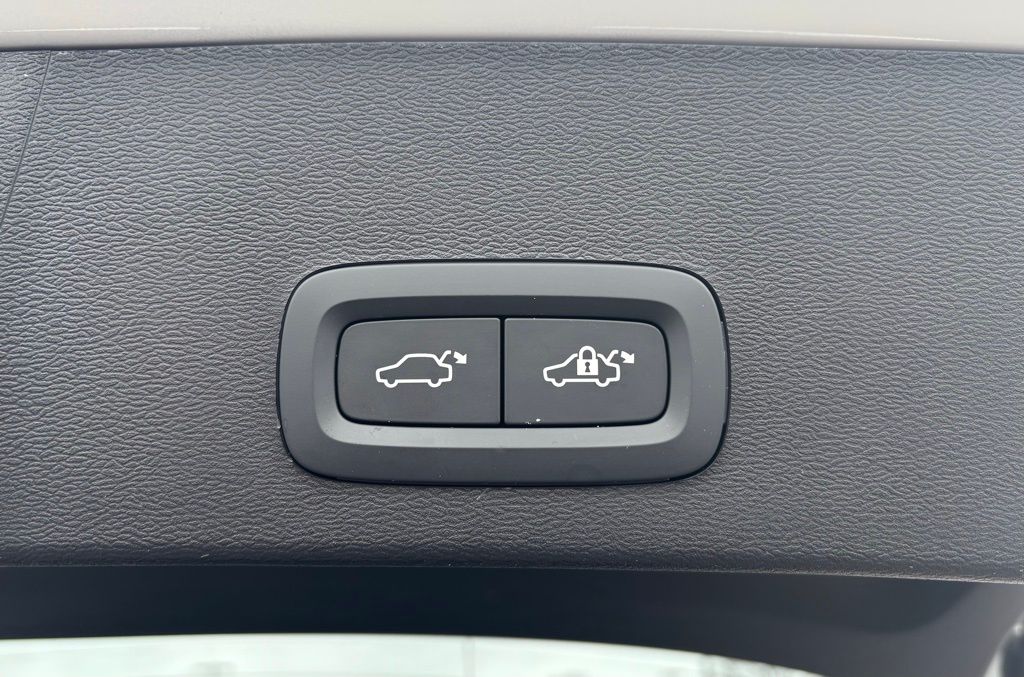2026 Volvo XC40 Plus - Photo 26