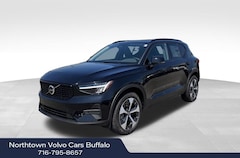 2026 Volvo XC40 B5 Core SUV