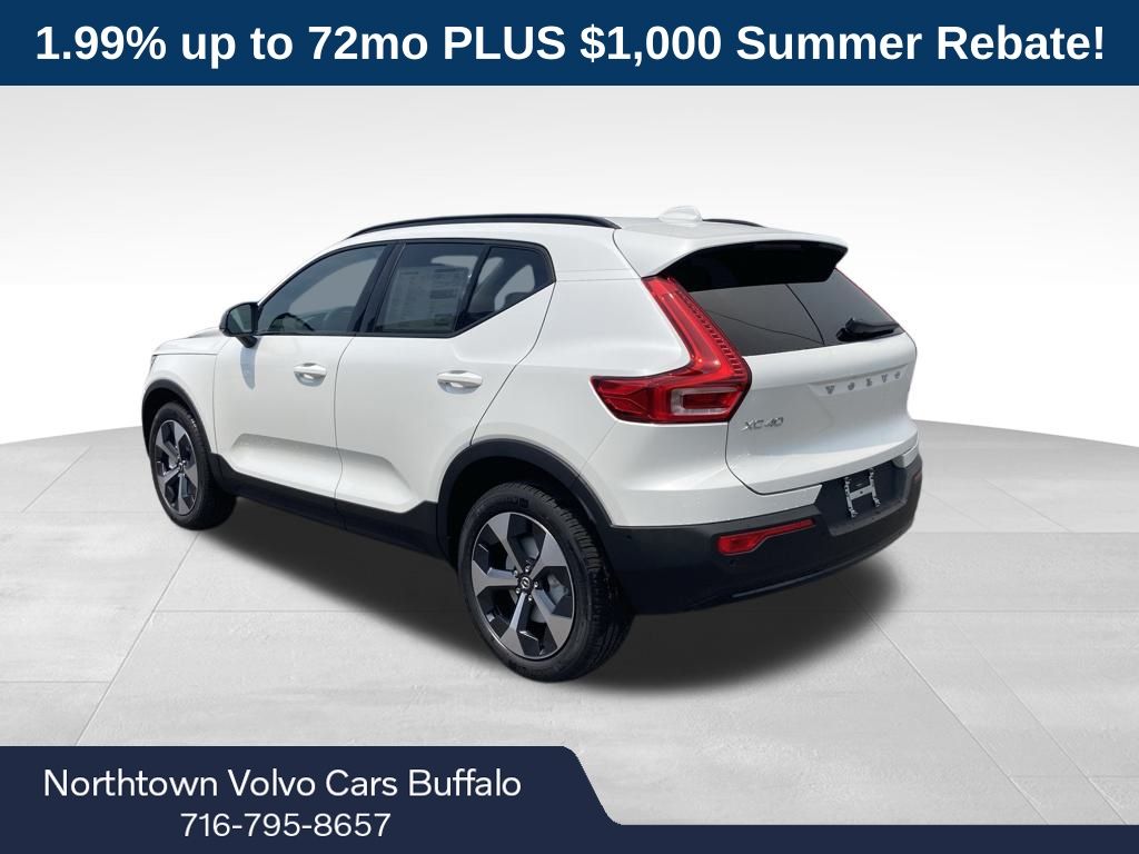 2026 Volvo XC40 Plus photo 3