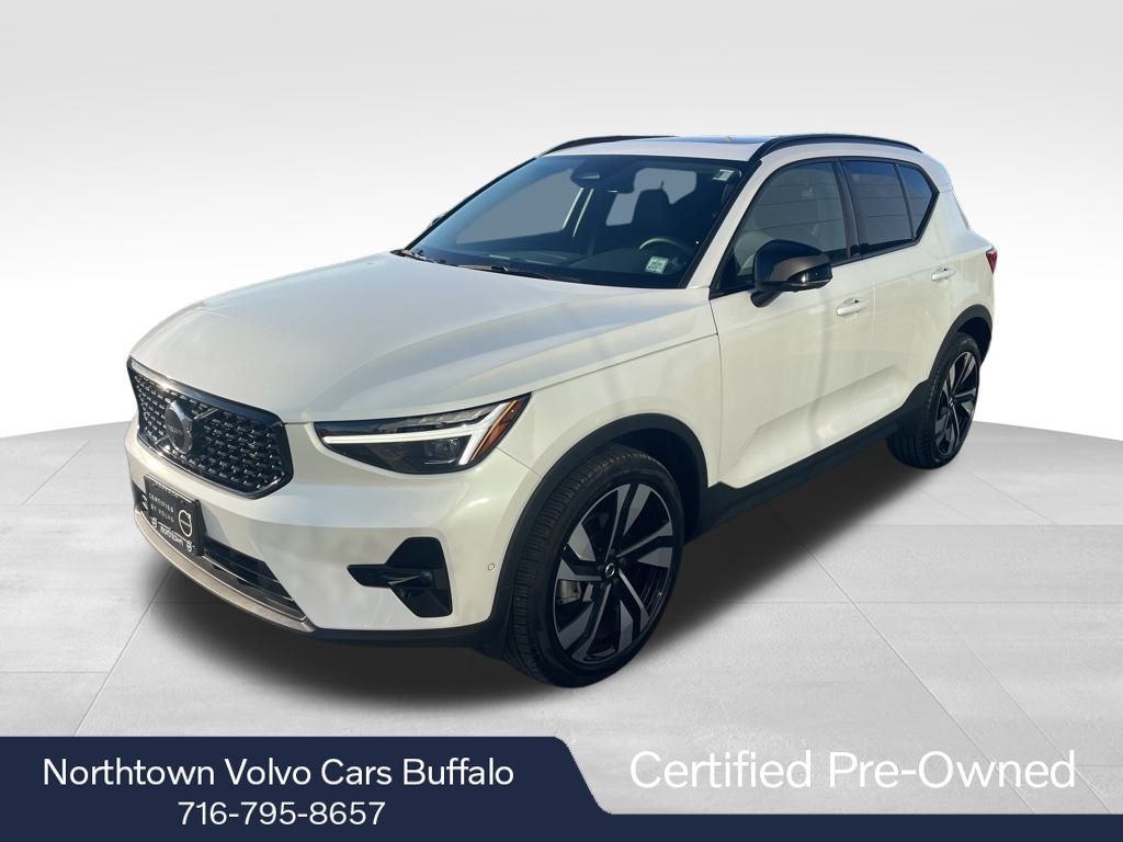 2025 Volvo XC40 SUV  2025 Volvo XC40 SUV