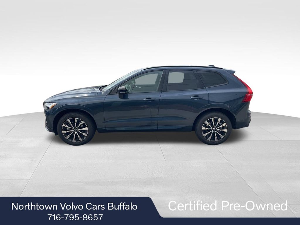 2025 Volvo XC60 B5 Core photo 2