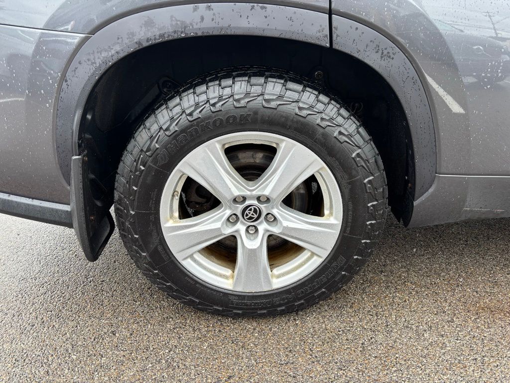 2021 Toyota Highlander LE - Photo 31