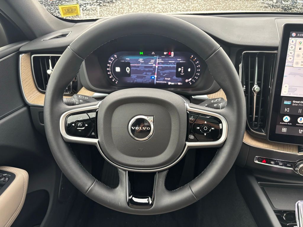 2026 Volvo XC60 Plus - Photo 7