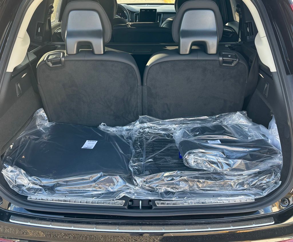 2026 Volvo XC90 Plus - Photo 17