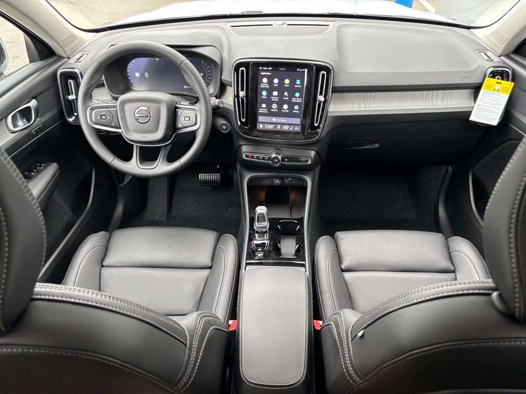 2026 Volvo XC40 Plus - Photo 10