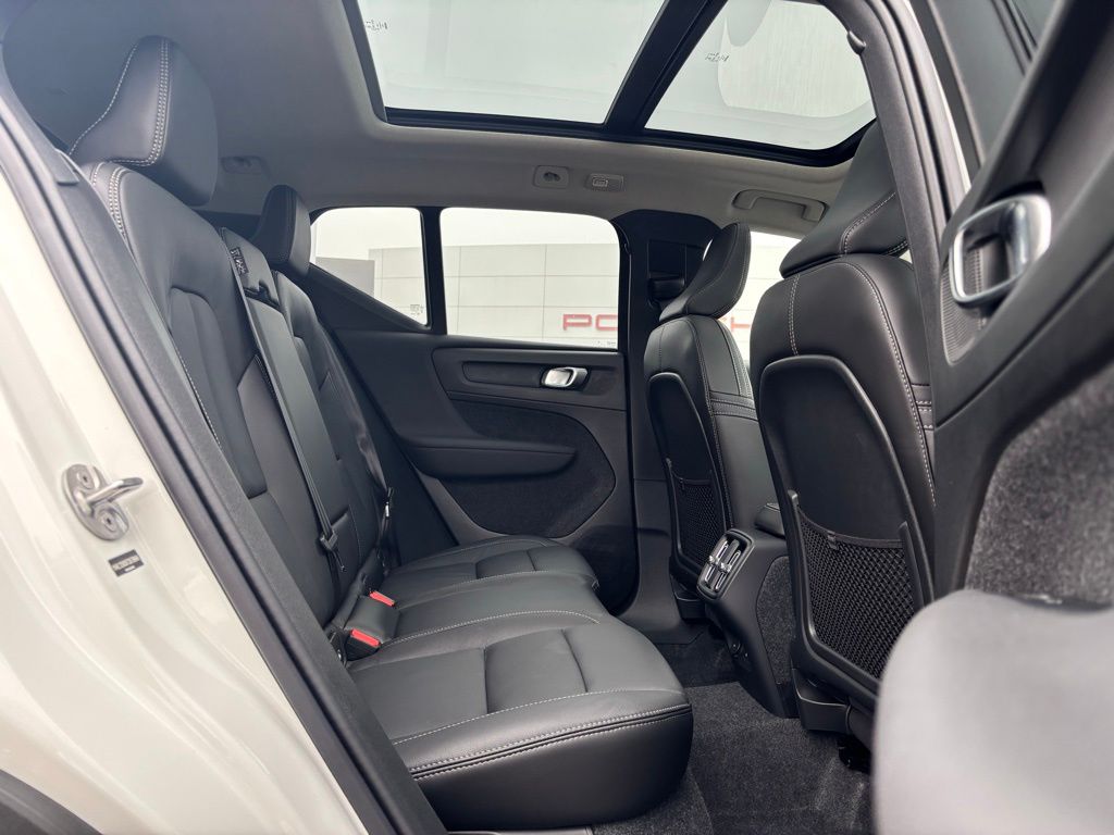 2026 Volvo XC40 Plus - Photo 21