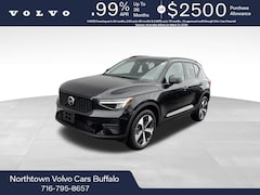 2026 Volvo XC40 B5 Core SUV