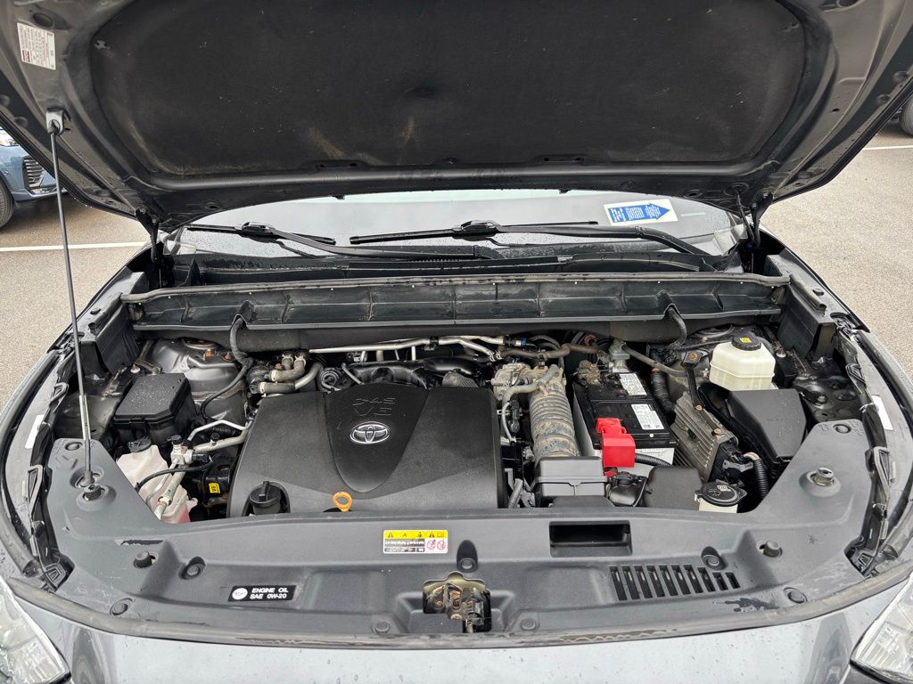 2021 Toyota Highlander LE - Photo 25