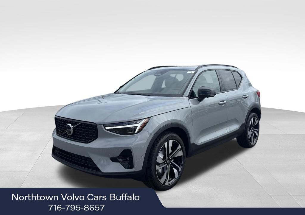 2026 Volvo XC40 SUV 