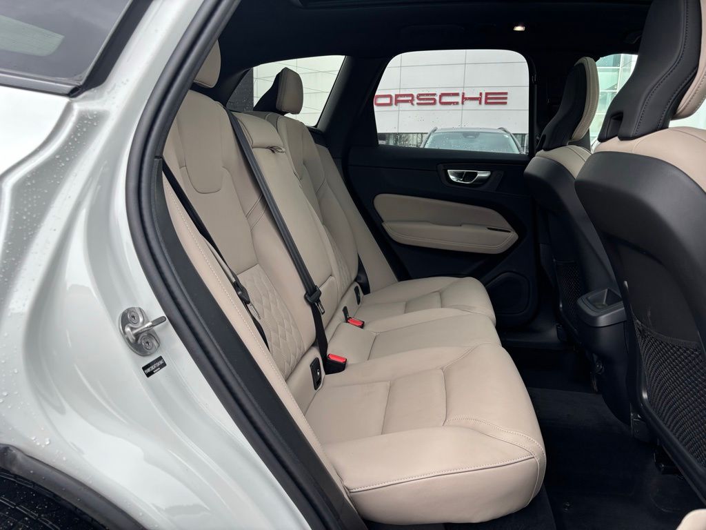 2026 Volvo XC60 Plus - Photo 25
