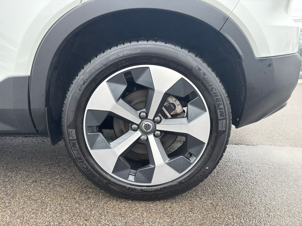 2026 Volvo XC40 Plus - Photo 28