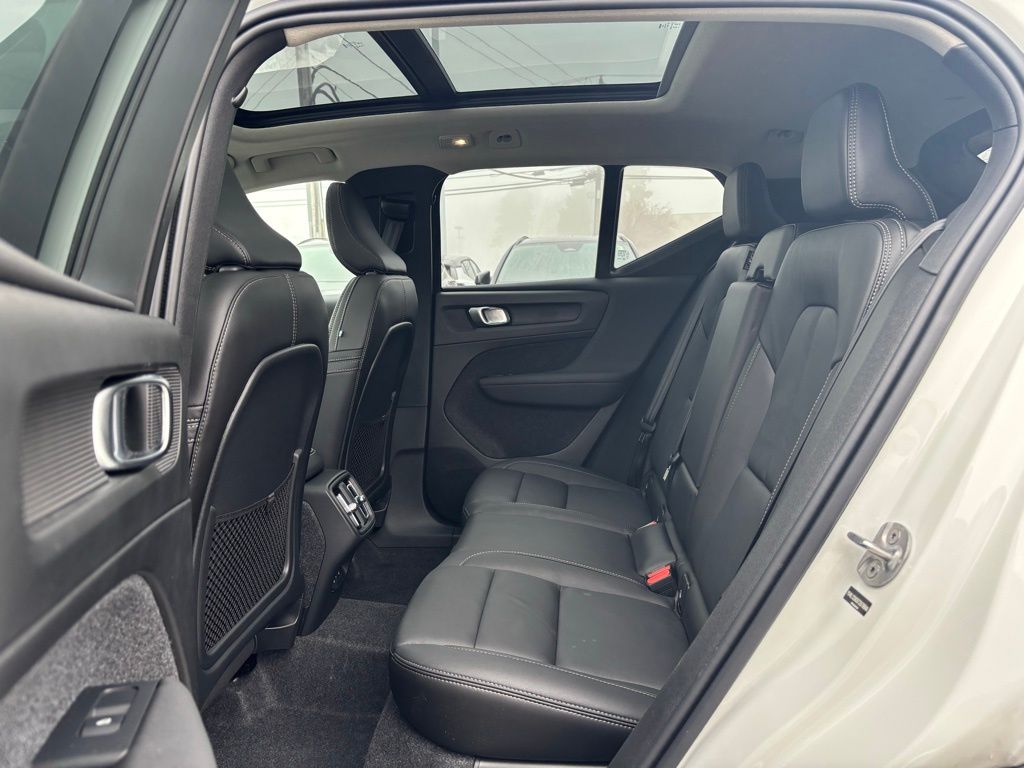 2026 Volvo XC40 Plus - Photo 18