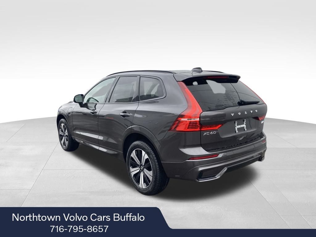 2025 Volvo XC60 Hybrid T8 Core photo 2
