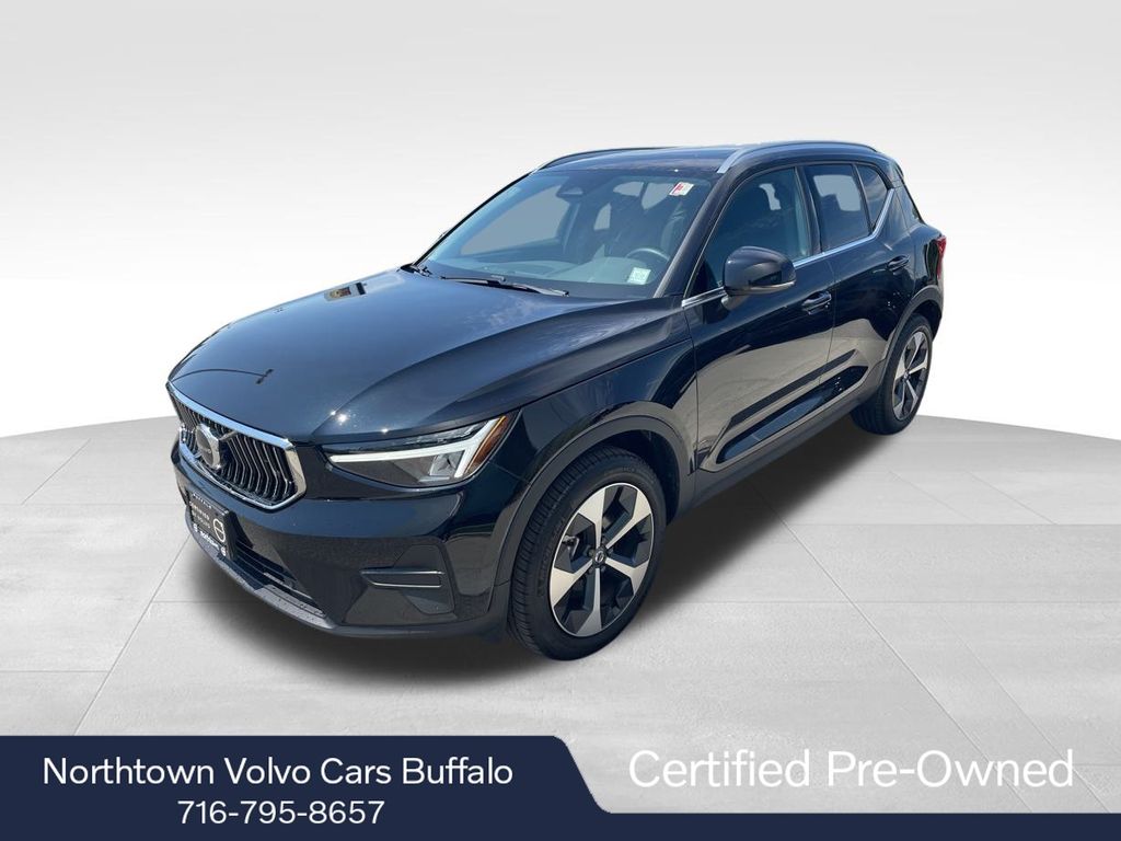 2025 Volvo XC40 B5 Core Bright Theme